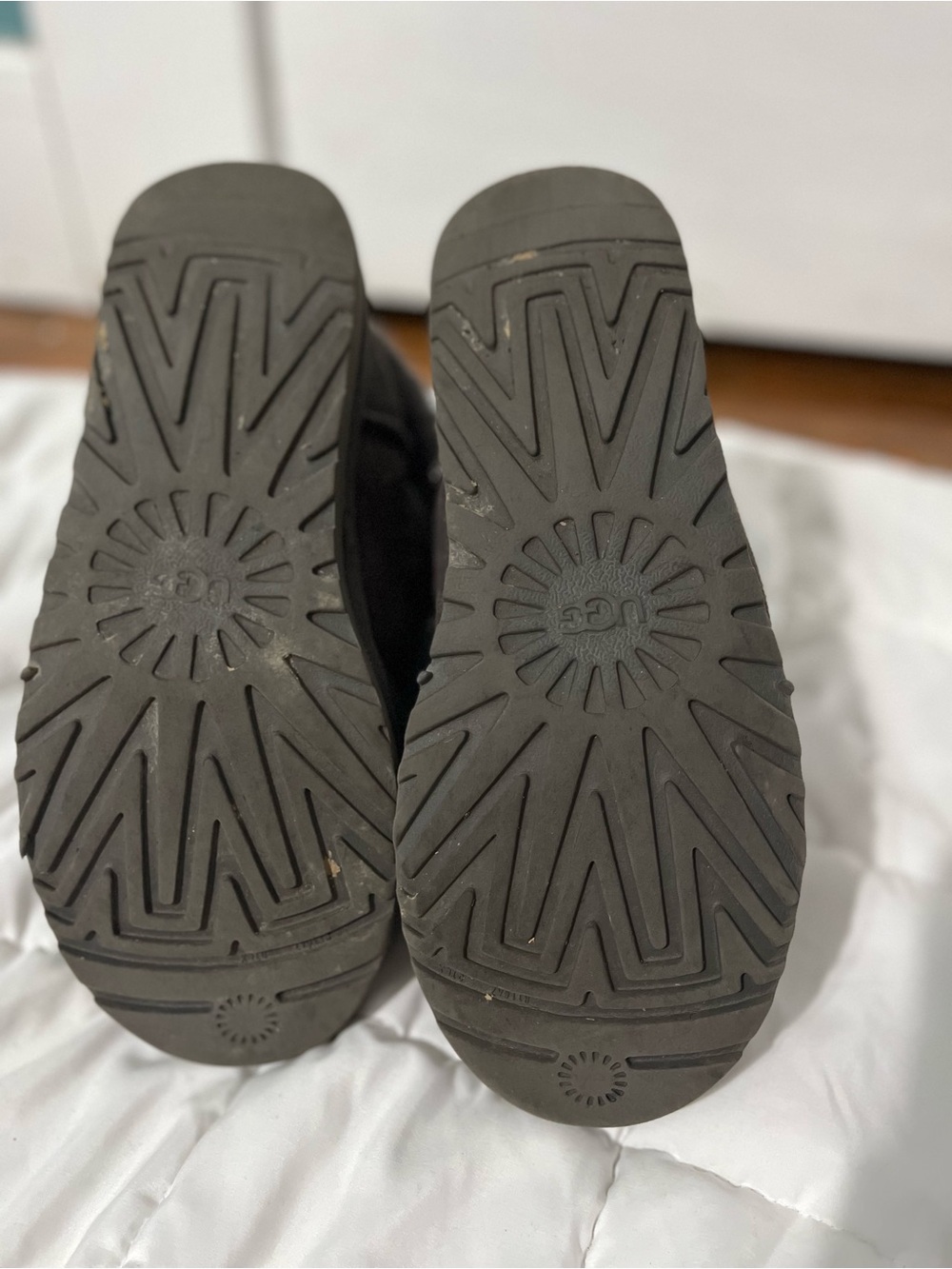 UGG Short Shearling Boots in Charcoal, great condition size 7 - Picture 6 of 9
